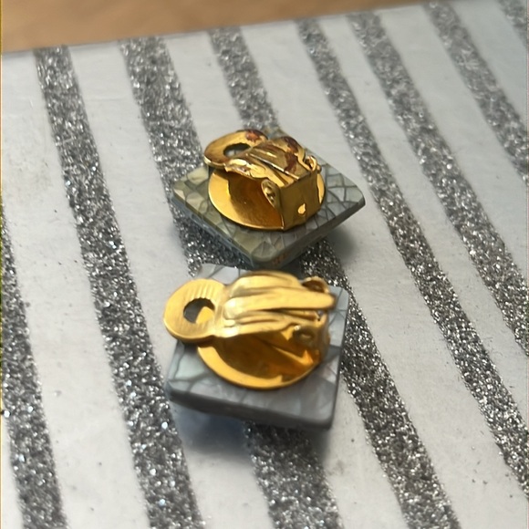 ABALONE CRACKLED PUFFED EARRINGS - Picture 4 of 6